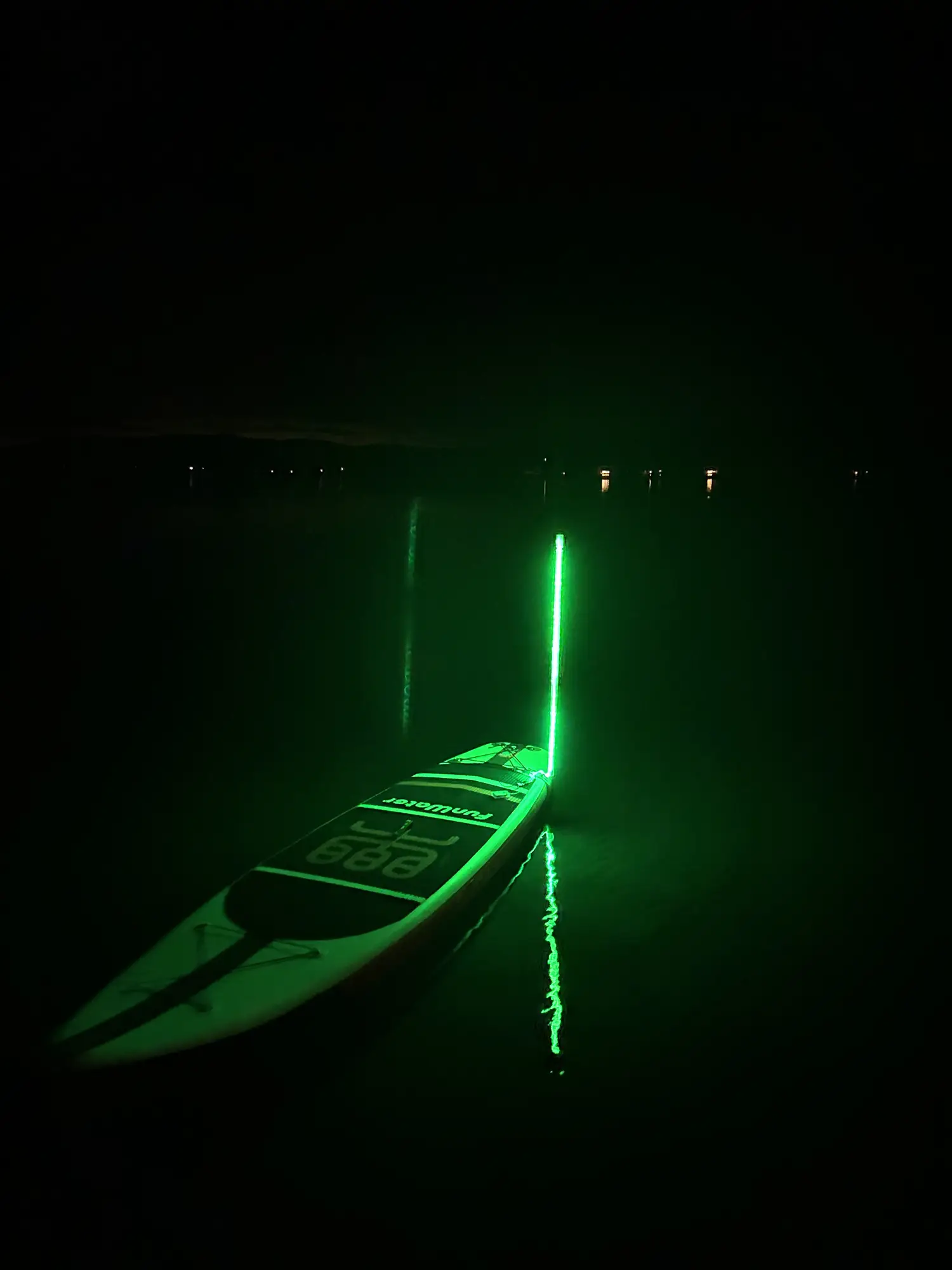 Pole light for paddle board, light for paddlers, SUP, paddleboard, planche a pagaie, lumière pour paddle board